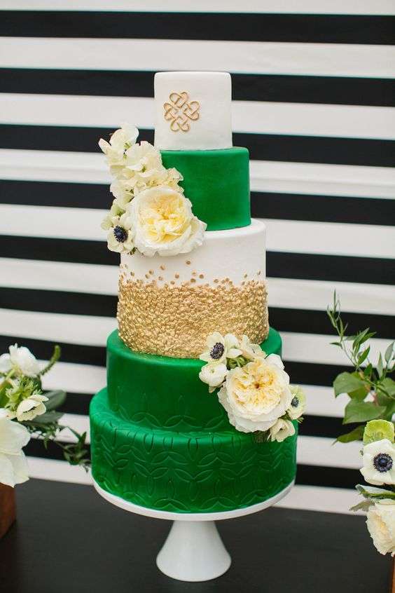 12 كيكة زفاف ساحرة باللون الأخضر
