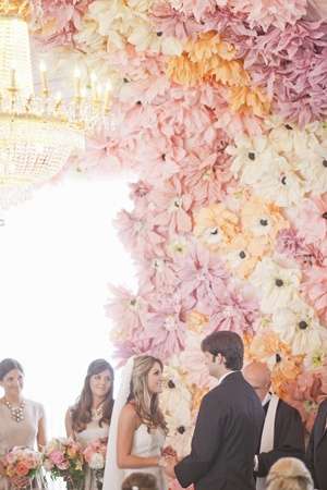 Wedding Flower Trend: Flower Wall for Your Wedding Day