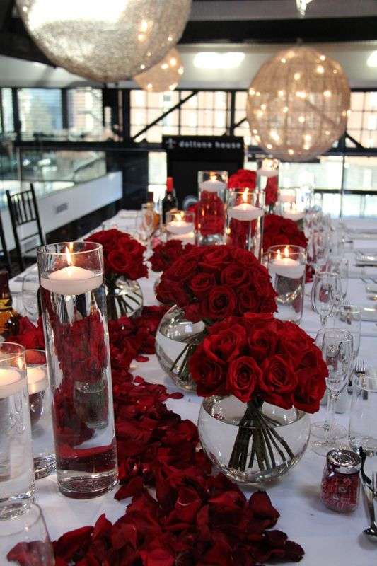 الورد الأحمر الرومانسي لحفل زفاف أنيق 