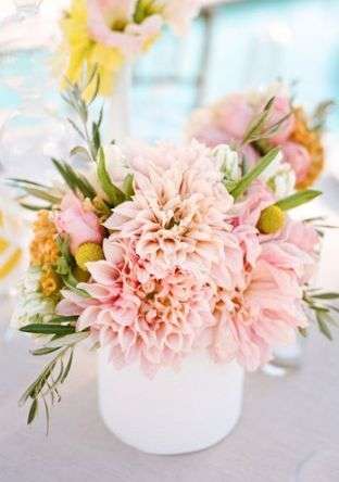 Choose Dahlias for Your Fall Wedding