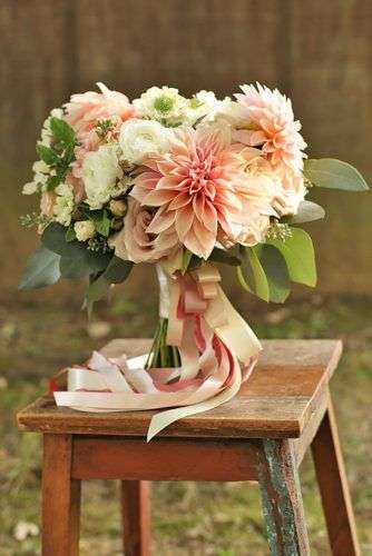 Choose Dahlias for Your Fall Wedding