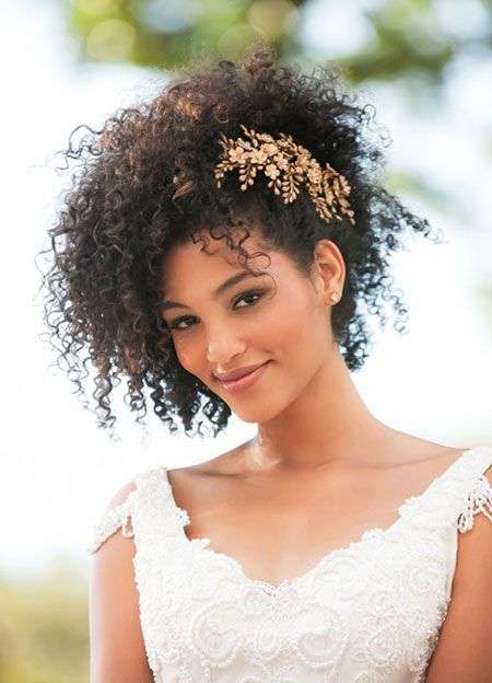 Stunning Bridal Hairdo For Curly Hair