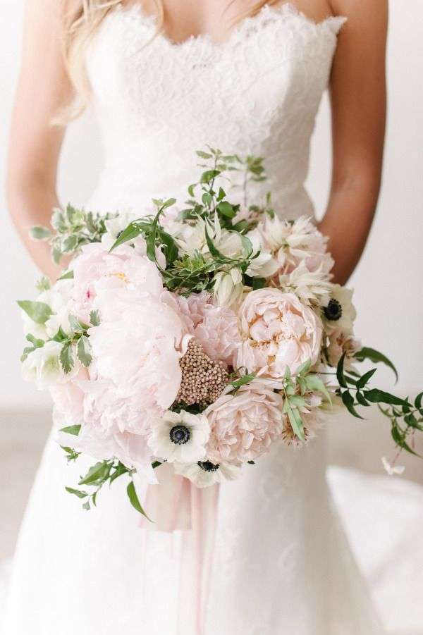 Choosing the Perfect Peony Wedding Bouquet