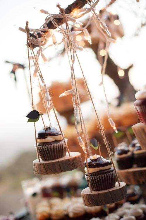 Creative Ways To Display Cupcakes At Your Wedding