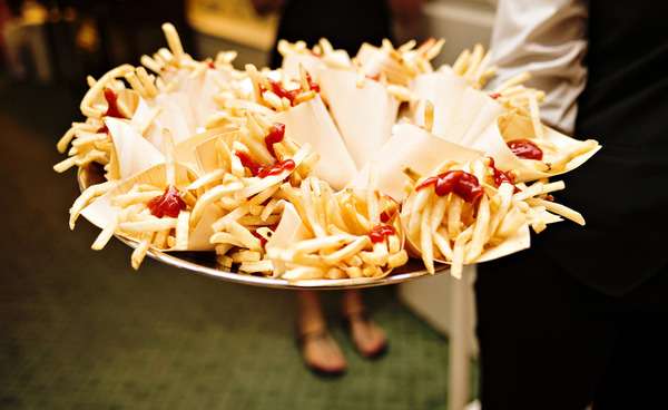 بعض الأفكار لضيافة لذيذة وخفيفة في حفل زفافك
