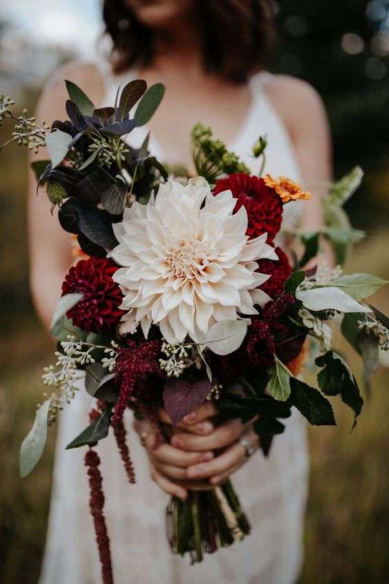 Choose Dahlias for Your Fall Wedding