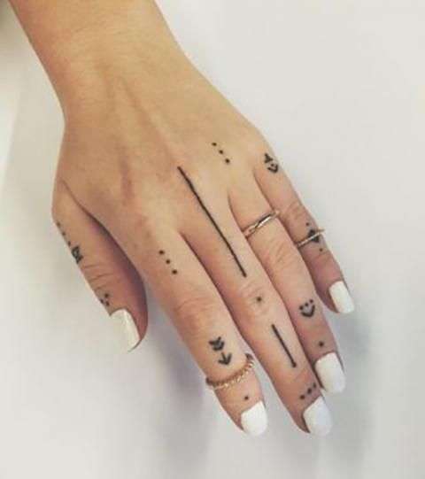 Fingertip Henna 10