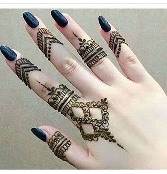 Fingertip Henna 4