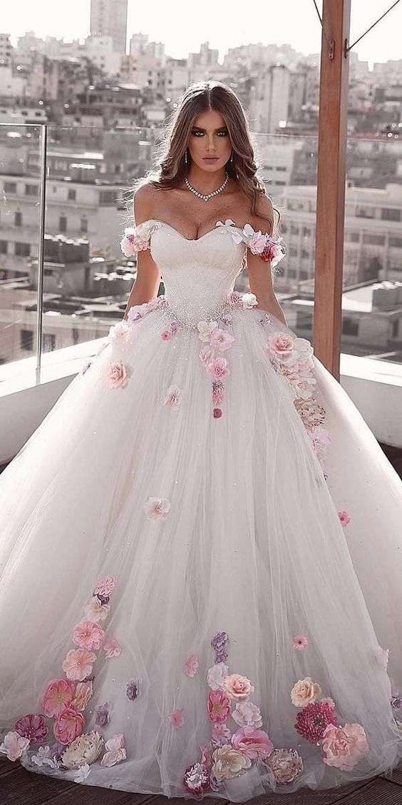 فستان زفاف من وحي سندريلا