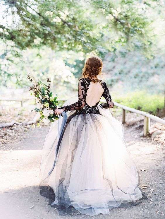 فستان زفاف باللونين الأبيض والأسود