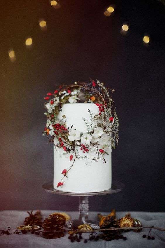 Lovely Christmas Inspired Wedding Cakes