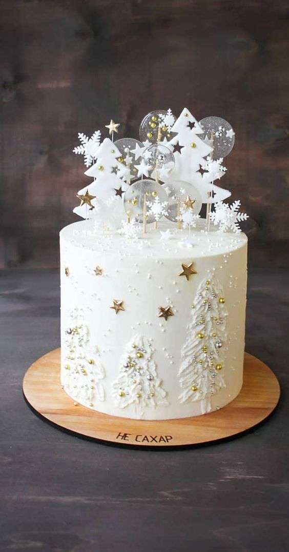 Lovely Christmas Inspired Wedding Cakes