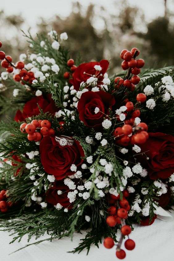 Wonderful Christmas Inspired Wedding Bouquets