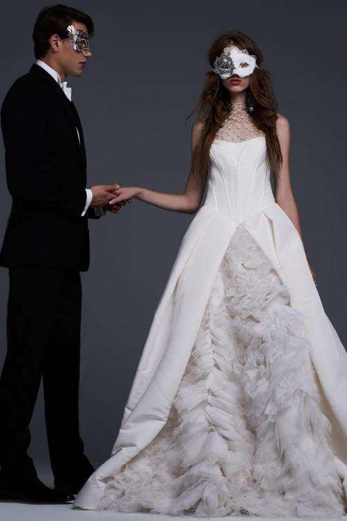 فساتين زفاف فيرا وانغ لخريف 2017 في أسبوع نيويورك لأزياء الزفاف