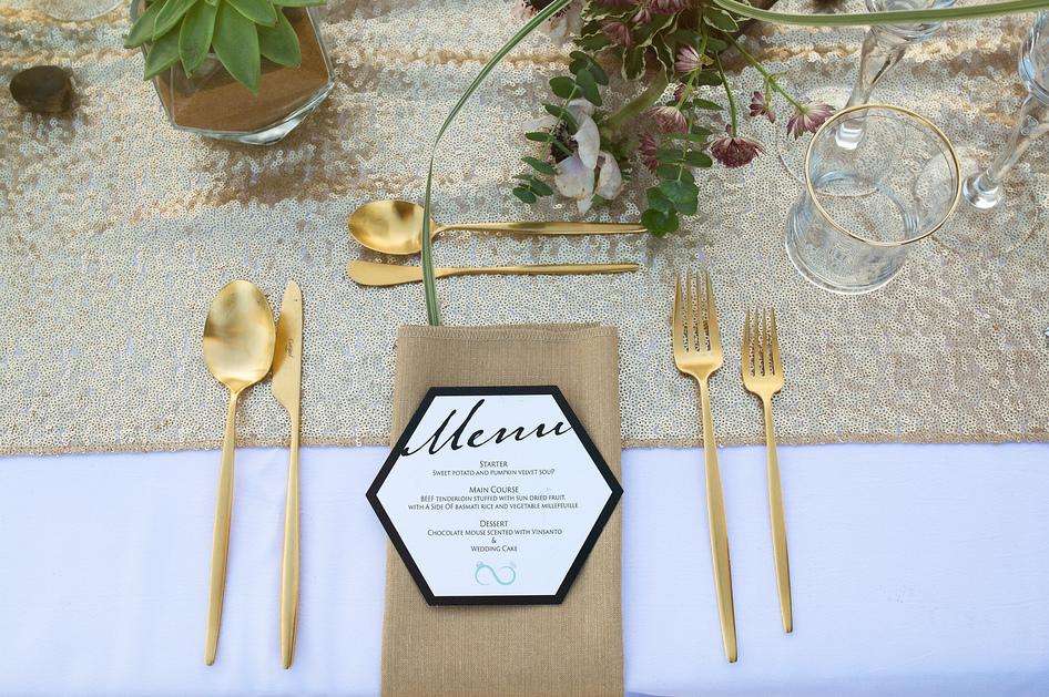 "الخروج عن المألوف": حفل زفاف ساحر في صحراء الإمارات "الخروج عن المألوف": حفل زفاف ساحر في صحراء الإمارات