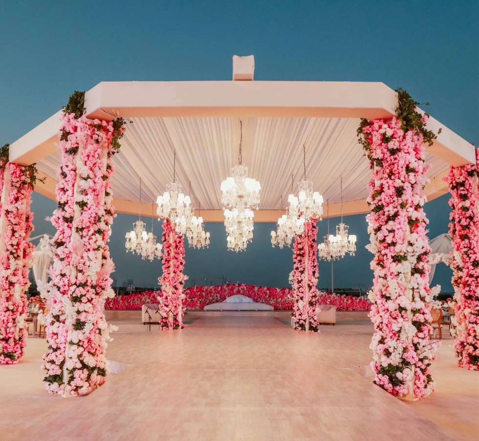 حفل زفاف فاخر باللون الوردي في قطر