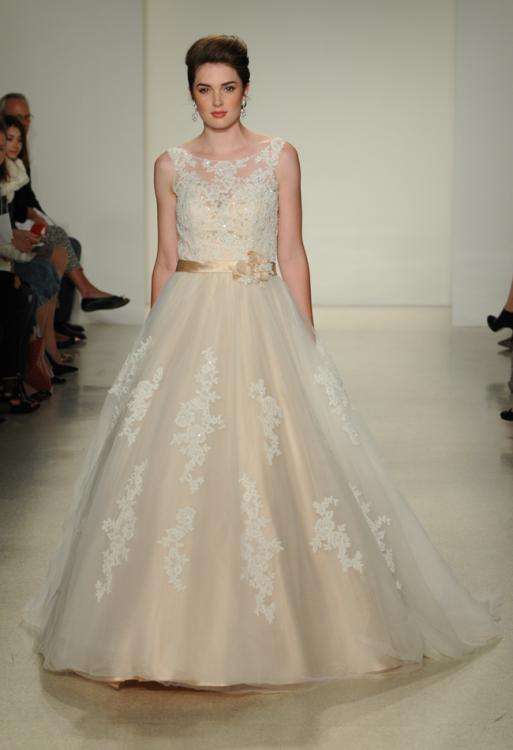 أسبوع نيويورك لأزياء الزفاف: مجموعة ألفريد انجلو لفساتين الزفاف لخريف 2015