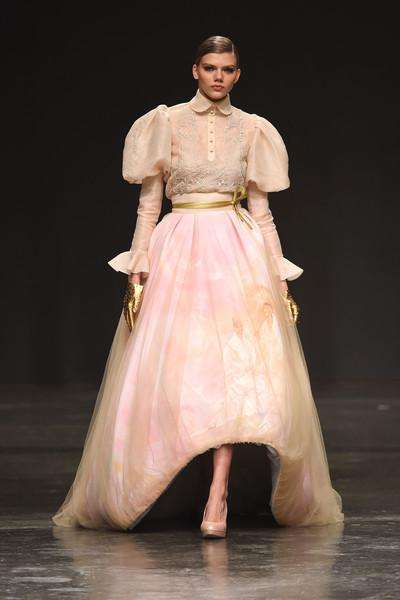 عرض أزياء إزرا يفتتح عروض فاشن فورورد دبي 2015