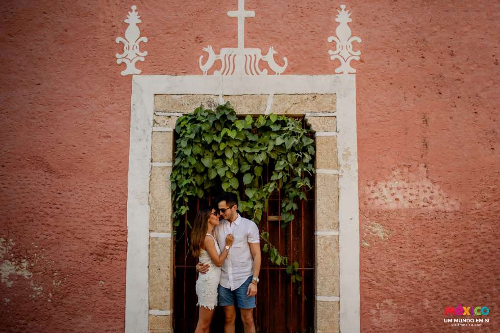 Honeymoon in Mexico: Fall In Love On Every Street Corner