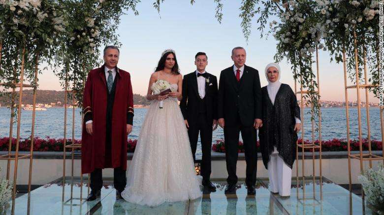أردوغان يحضر حفل زفاف نجم فريق أرسنال مسعود أوزيل
