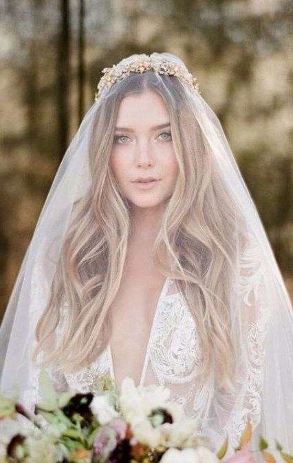 Beautiful Ways to Wear Your Hair Down on Your Wedding Day