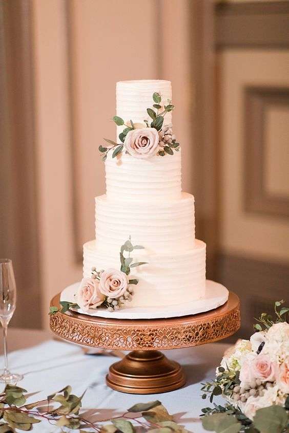 10 Tips to Help You Save Money on Your Wedding Cake 