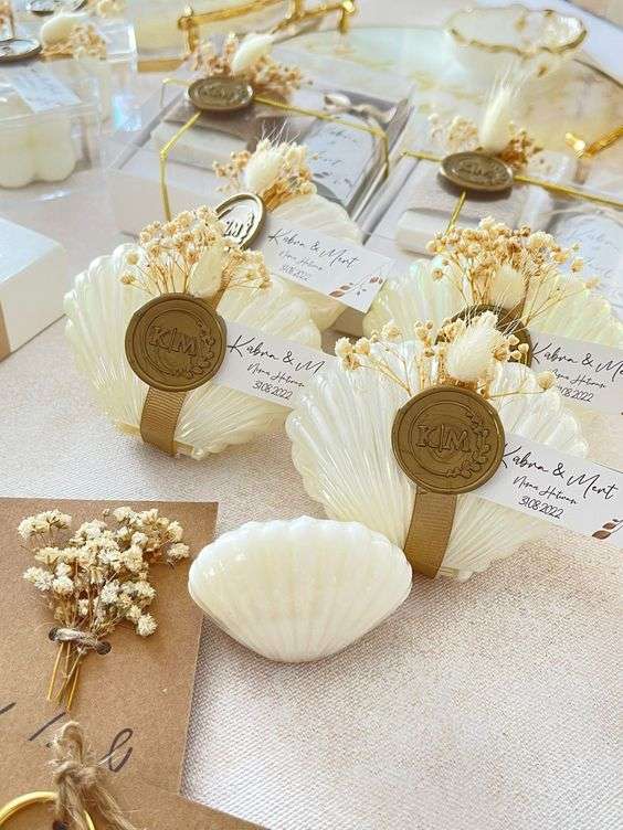 Make Seaside Memories with These Beach Wedding Favors
