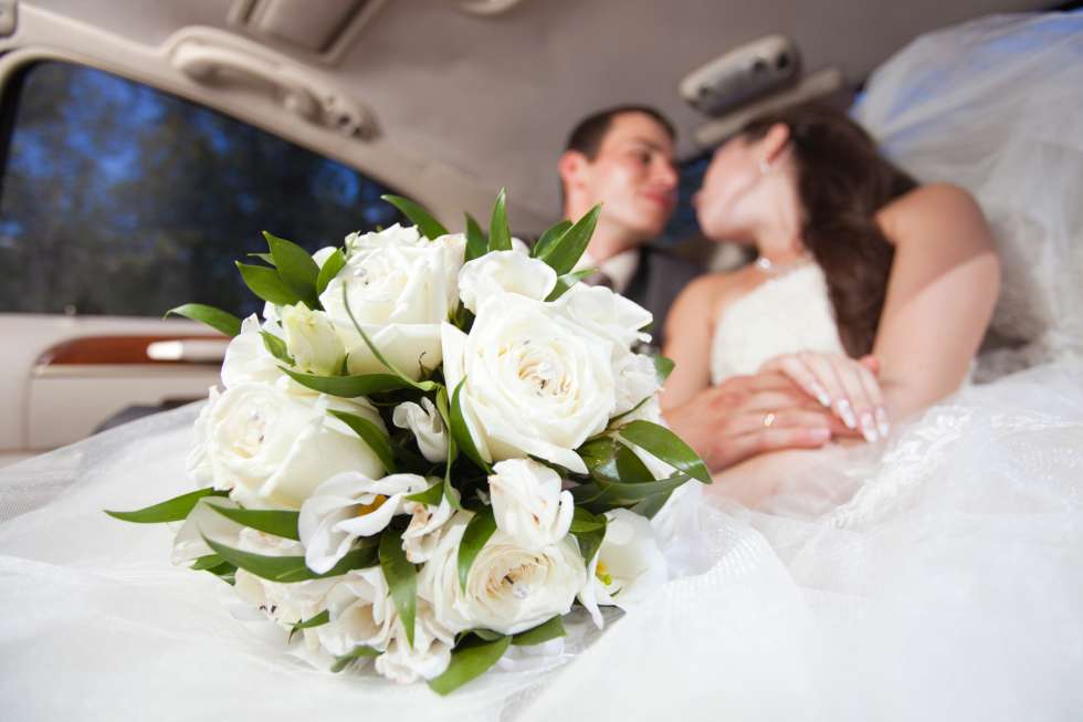 Ease Your Ride: Tips For Hiring The Perfect Wedding Limousine