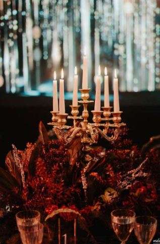 Christmas Wedding Color Schemes That Dazzle