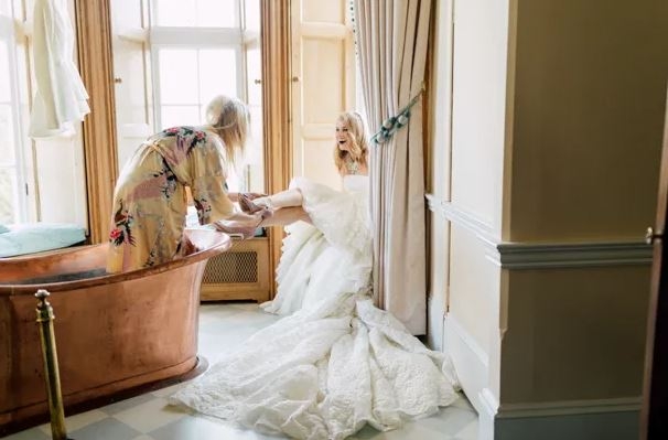 Tips to Help You Go to The Bathroom in Your Wedding Dress