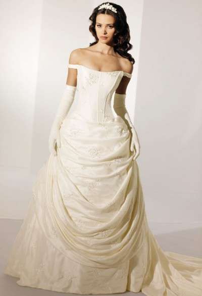 Your Wedding Dress. Opt for Classic or Trendy?