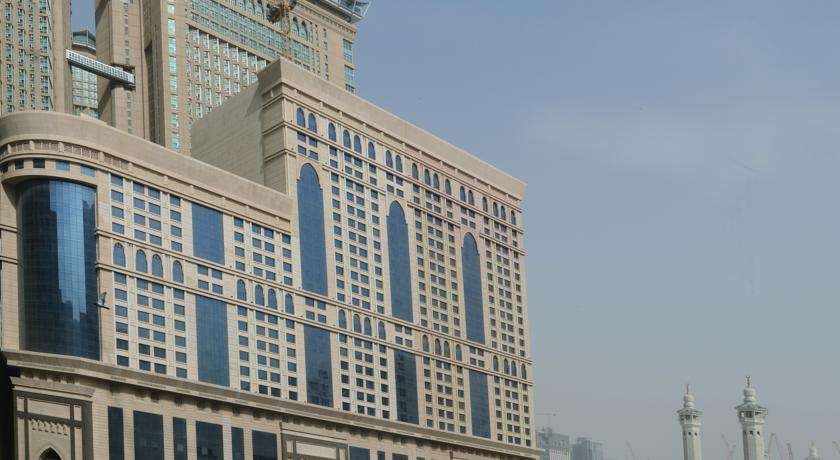 Al Safwah Royale Orchid Hotel 