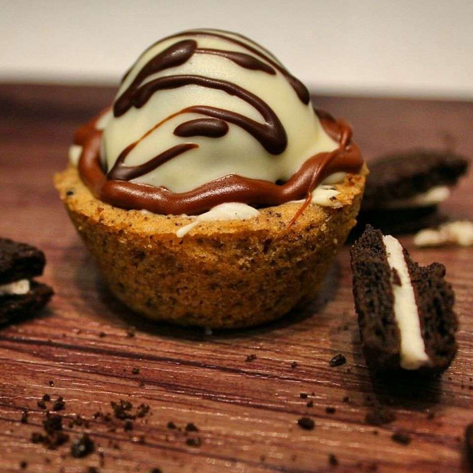 Cakes & Crumbs Bakery