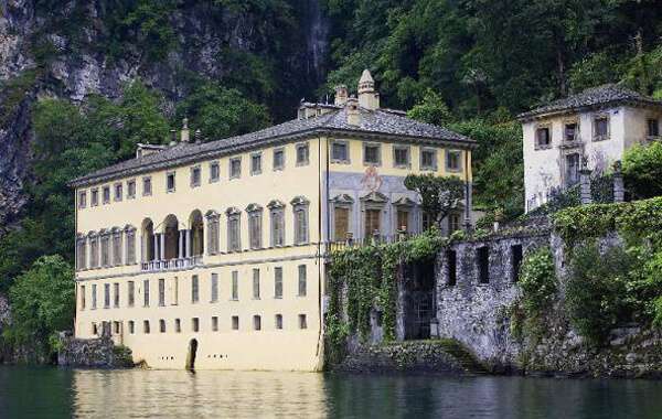 Villa Pliniana in Lake Como 