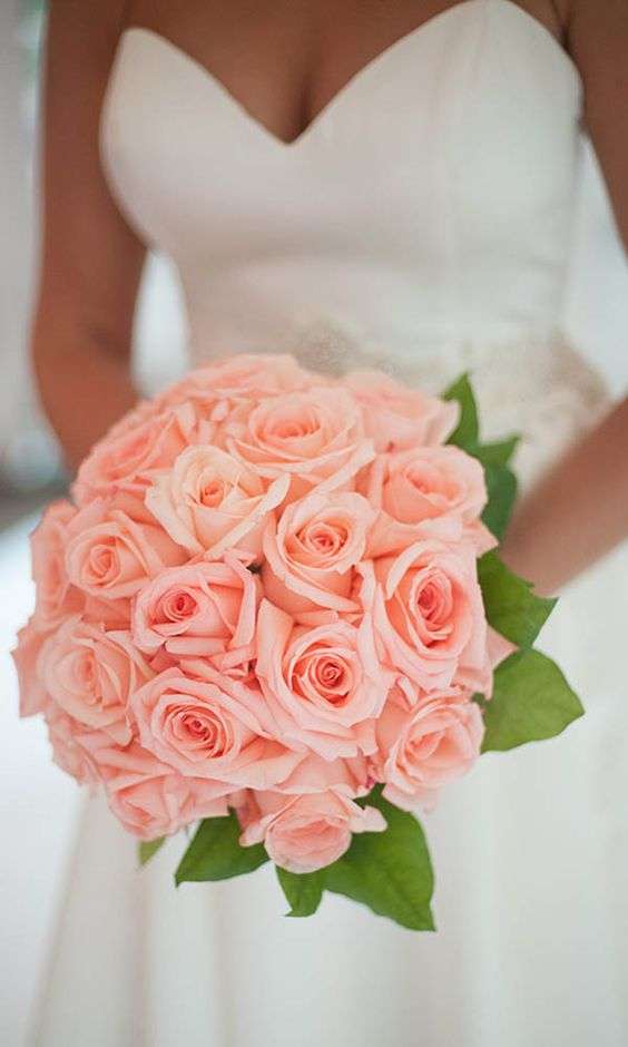 مسكة عروس من نوع واحد من الزهور