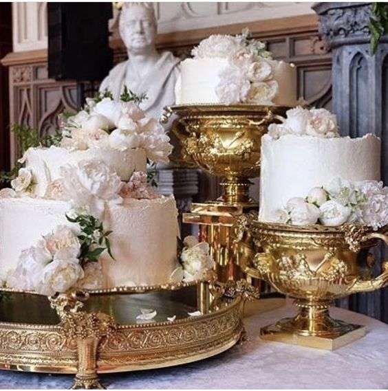 unstructured wedding cake