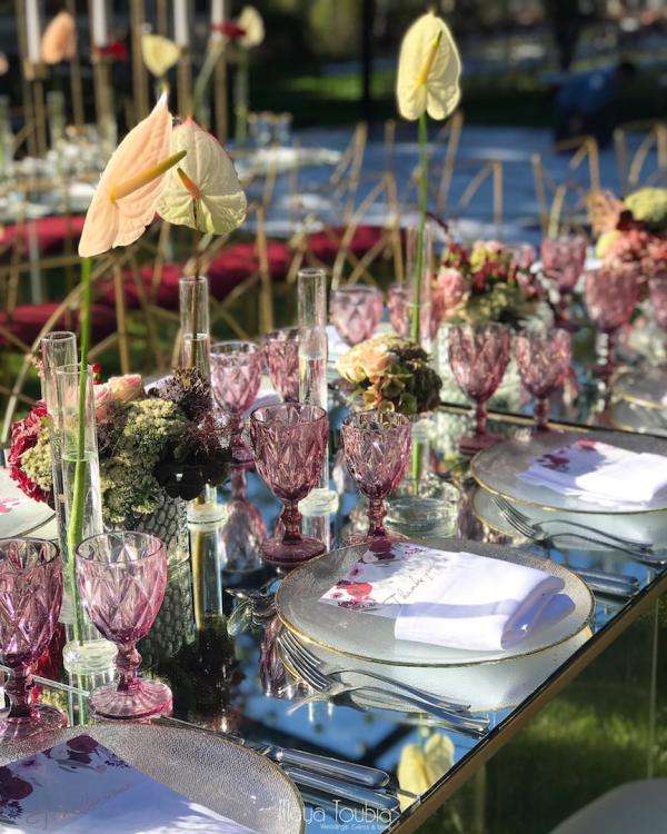 حفل زفاف بثيم حديقة البرغندي أقيم في لبنان.
