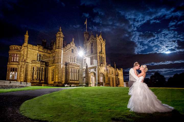 حفل زفاف في قلعة أليرتون، إنجلترا