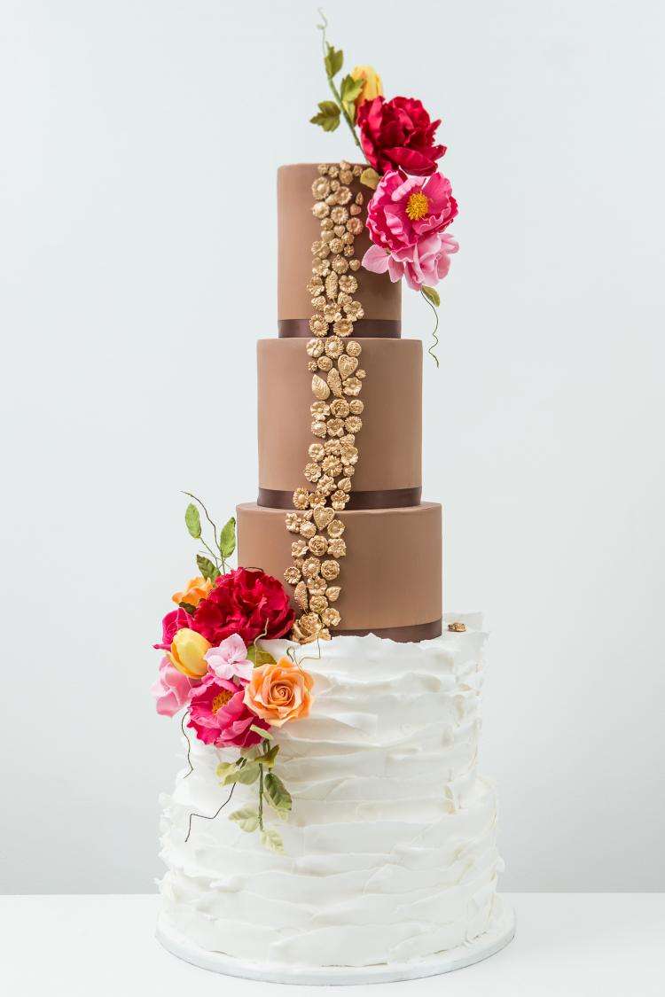 Textured wedding cakes 