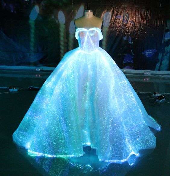 فستان الزفاف بإضاءة LED