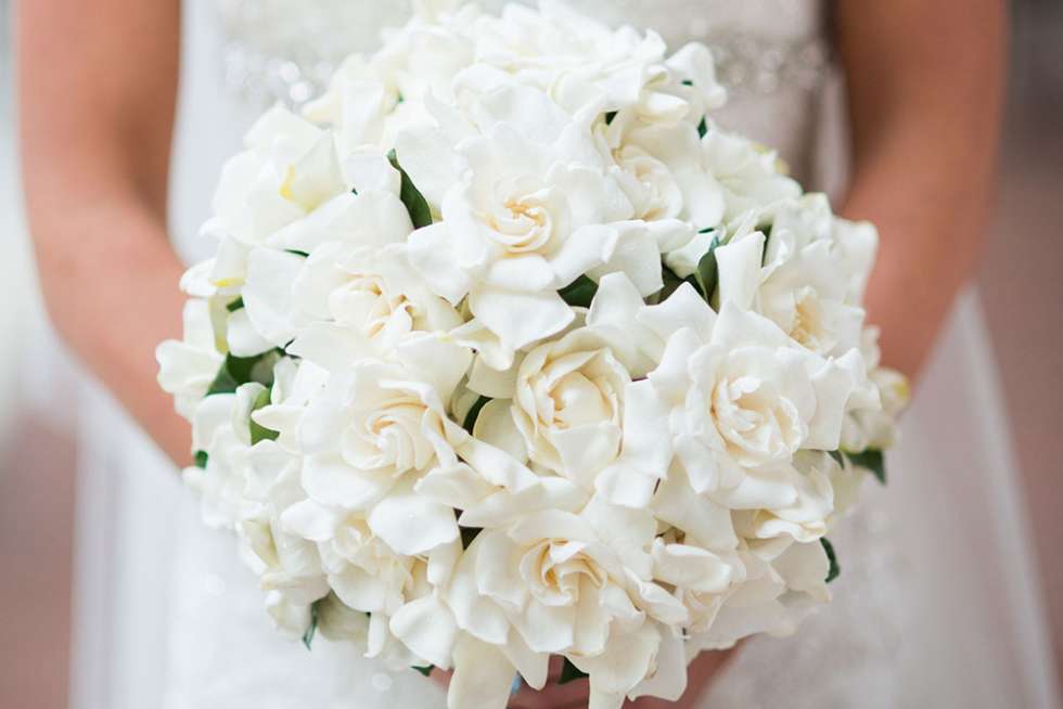 مسكة عروس بأزهار الجاردينيا