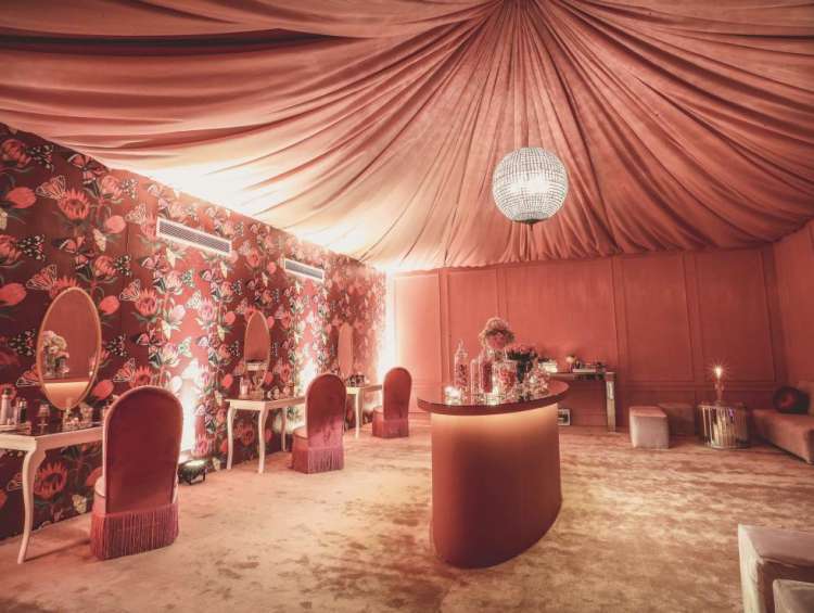 حفل زفاف بوحي قصر الكريستال من تصميم جلوري بوكس في الأردن