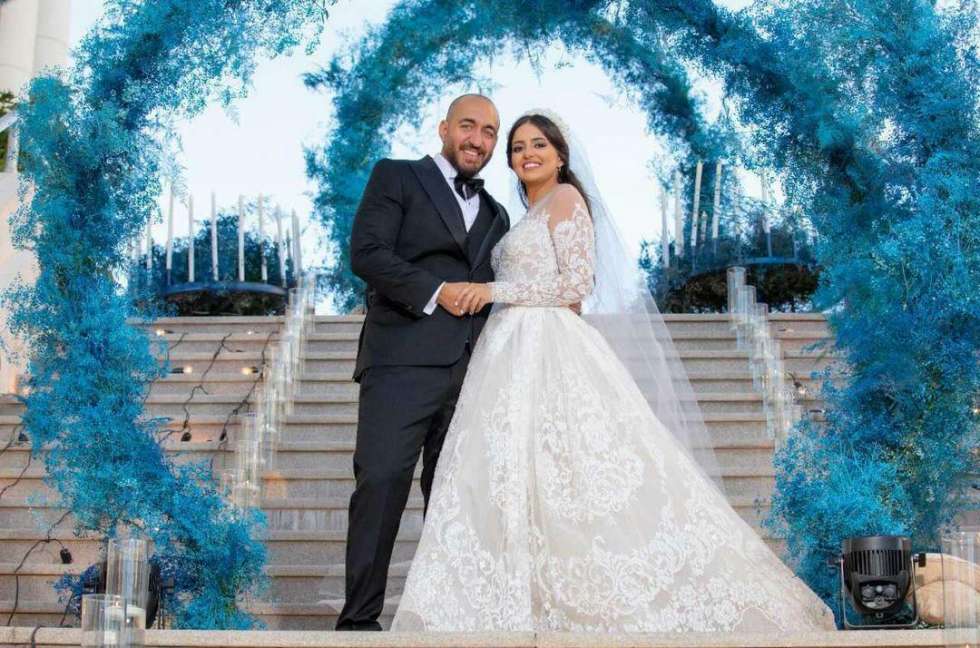 حفل زفاف باللون الأزرق في الهواء الطلق في عمان