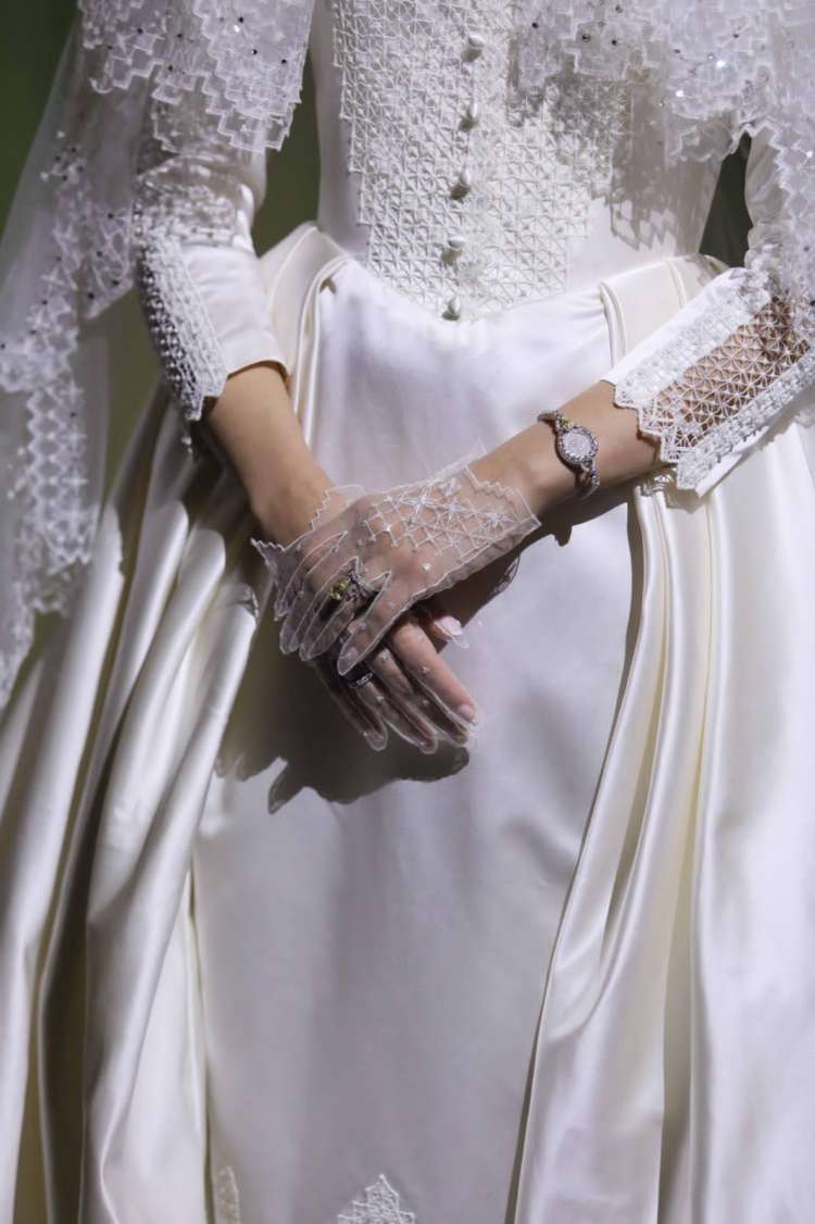 How to Style Opera Gloves, One of 2023's Biggest Bridal Trends - Galia Lahav