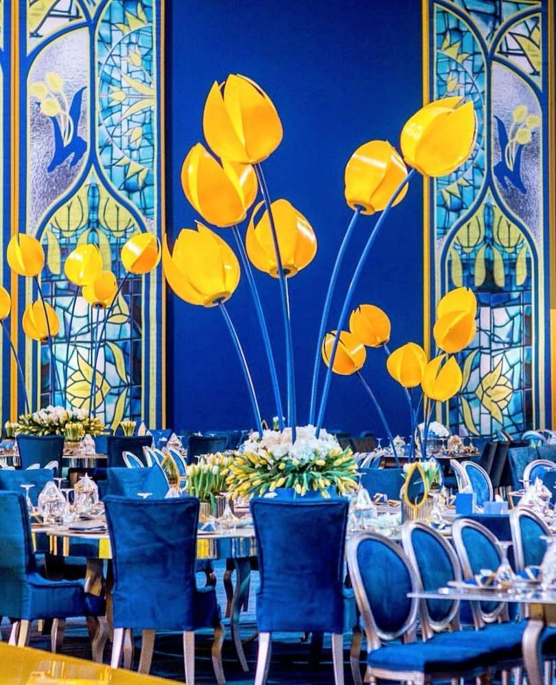 حفل زفاف فاخر باللونين الأزرق والأصفر في الدوحة