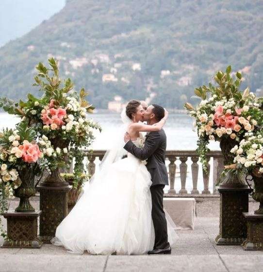 حفل زفاف كريسي تايجن وجون ليجند: فيلا بيزو، بحيرة كومو.