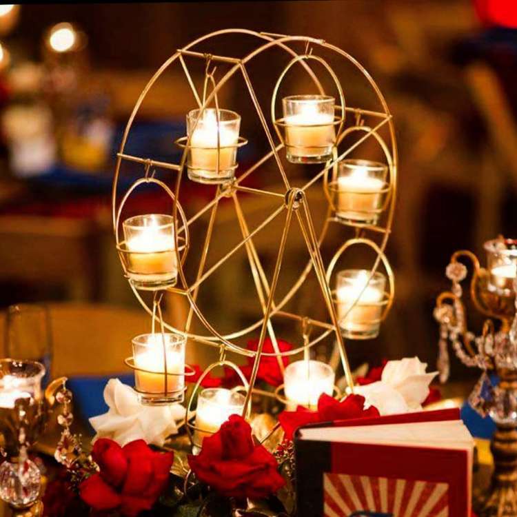 سنتربيس الطاولات على شكل دولاب الملاهي المزين بالشموع 