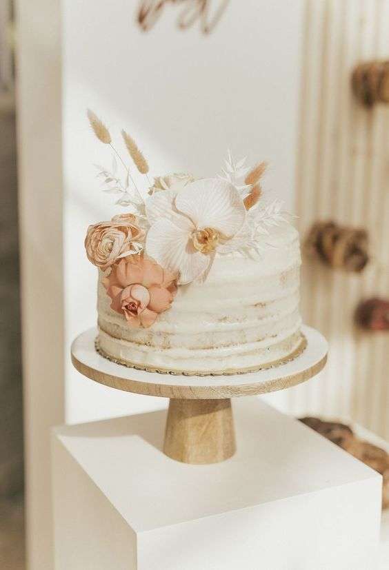 minimal wedding cake