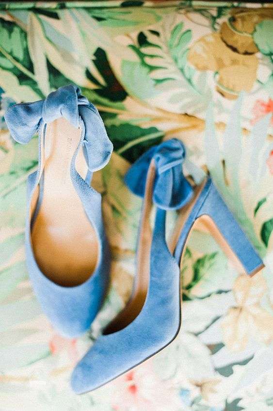 أحذية عروس من الشامواه الأزرق