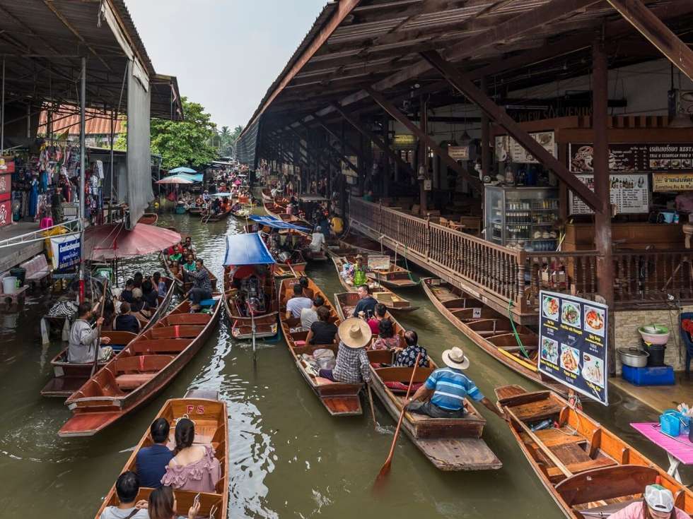 السوق العائم في بانكوك